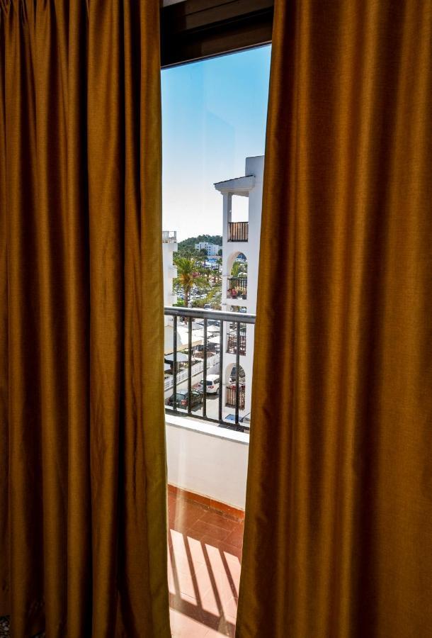 Hostal Y Apartamentos Santa Eulalia Santa Eularia des Riu Exteriér fotografie