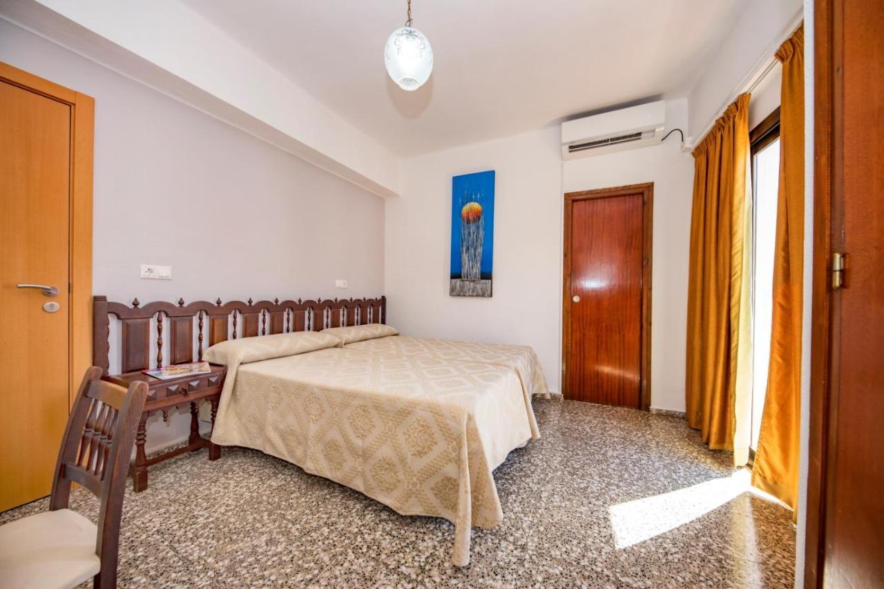 Hostal Y Apartamentos Santa Eulalia Santa Eularia des Riu Exteriér fotografie