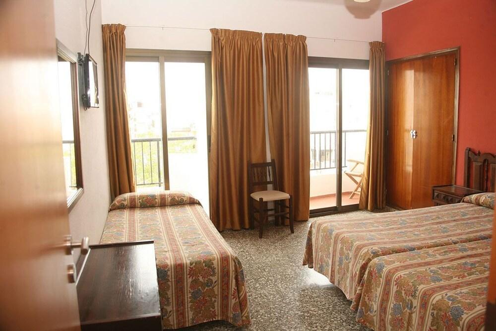 Hostal Y Apartamentos Santa Eulalia Santa Eularia des Riu Exteriér fotografie