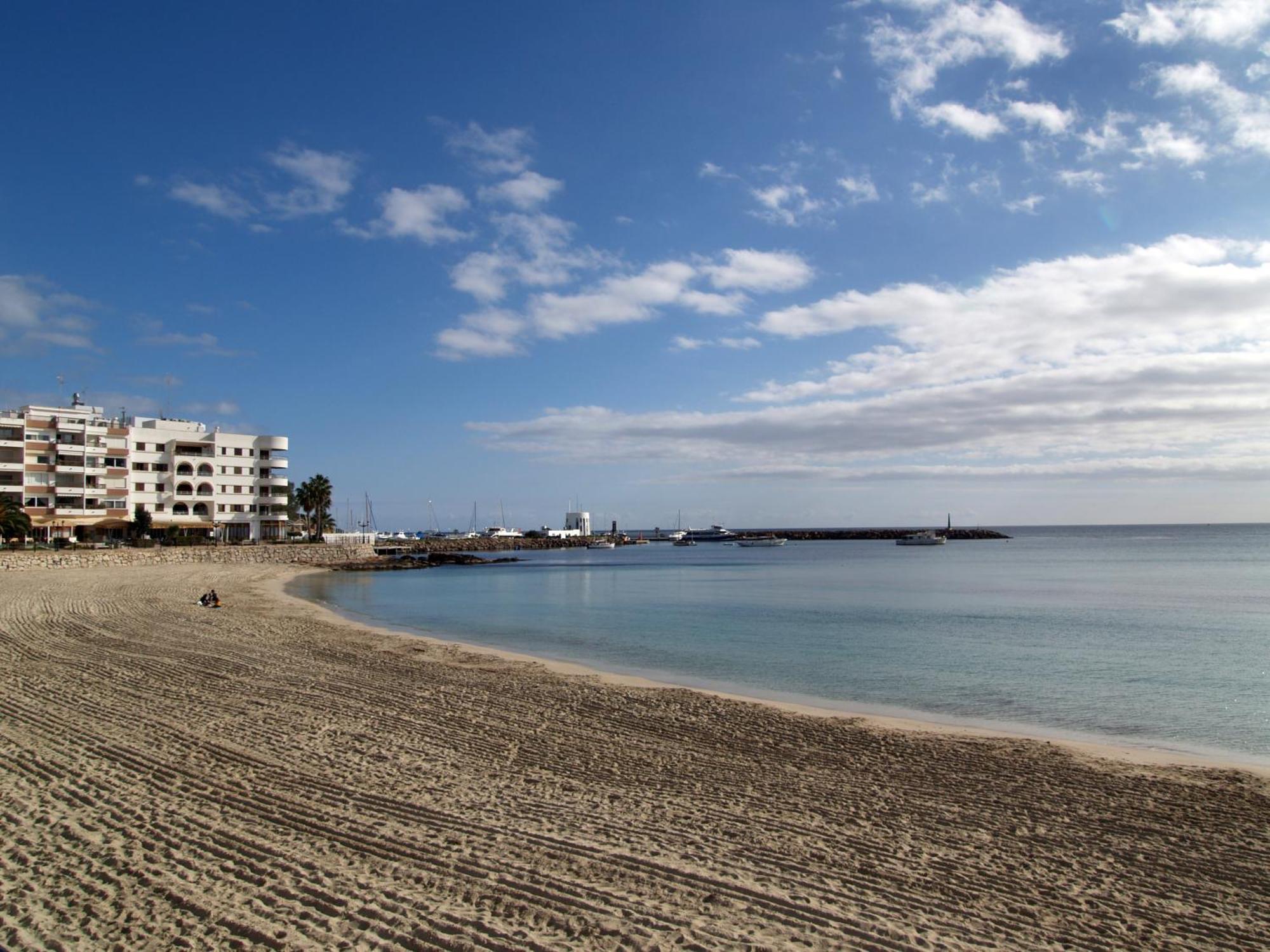 Hostal Y Apartamentos Santa Eulalia Santa Eularia des Riu Exteriér fotografie