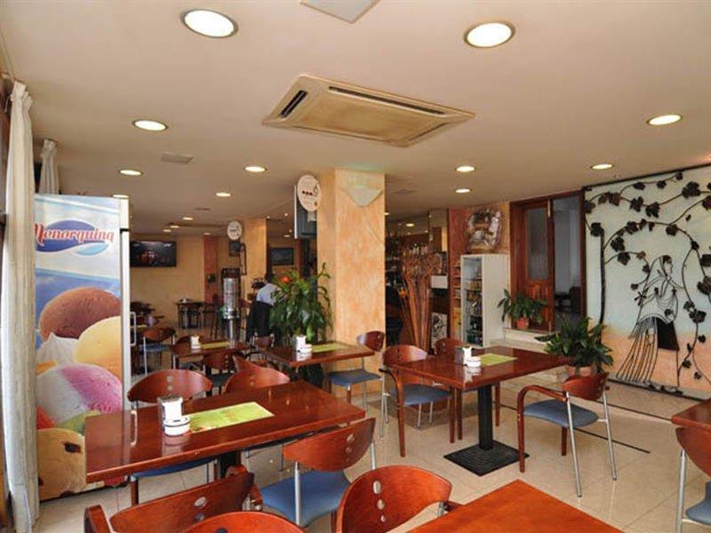 Hostal Y Apartamentos Santa Eulalia Santa Eularia des Riu Exteriér fotografie