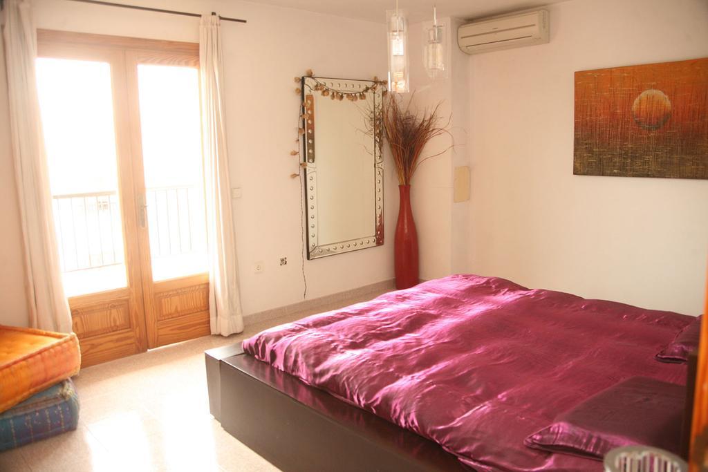 Hostal Y Apartamentos Santa Eulalia Santa Eularia des Riu Exteriér fotografie