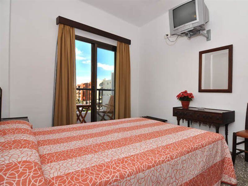 Hostal Y Apartamentos Santa Eulalia Santa Eularia des Riu Exteriér fotografie