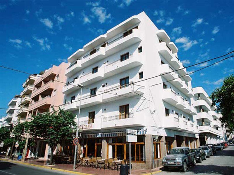 Hostal Y Apartamentos Santa Eulalia Santa Eularia des Riu Exteriér fotografie